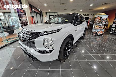 White 2024 Mitsubishi Outlander SUV PHEV GSR 4X4
