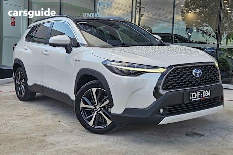 White 2023 Toyota Corolla Cross SUV ATMOS 4X4