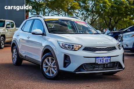 White 2024 Kia Stonic SUV S F