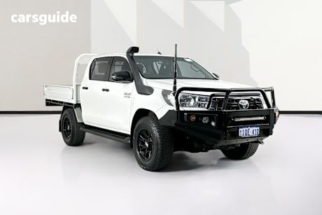 White 2020 Toyota Hilux Double Cab Chassis Sr (4X4)
