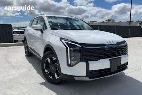 White 2025 Kia Sportage SUV S F