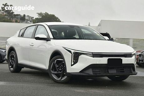White 2025 Kia K4 Sedan SPORT F