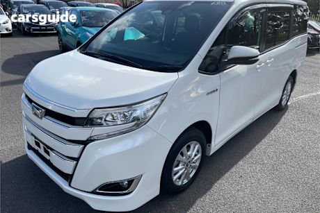 White 2018 Toyota Noah SUV HYBRID