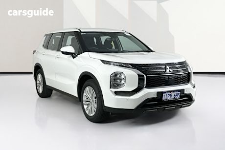 White 2023 Mitsubishi Outlander Wagon Es 7 Seat (2Wd)