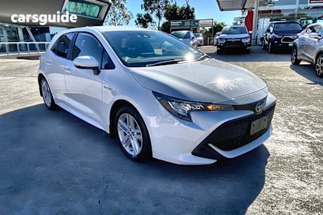 White 2022 Toyota Corolla Hatch ASCENT SPORT HYBRID F