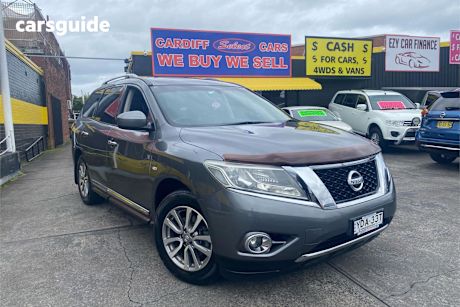 Grey 2015 Nissan Pathfinder Wagon St-L (4X2)