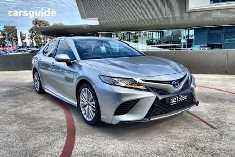 Silver 2019 Toyota Camry Sedan SL F