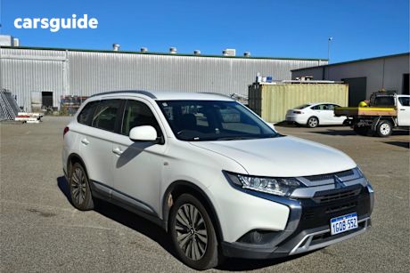 White 2018 Mitsubishi Outlander SUV ES ADAS F