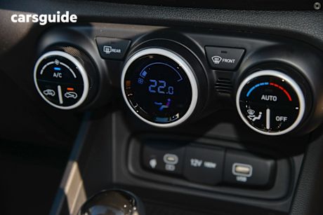 White 2025 Hyundai Venue SUV ELITE F