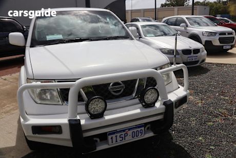 White 2011 Nissan Navara Dual Cab Pick-up St (4X4)