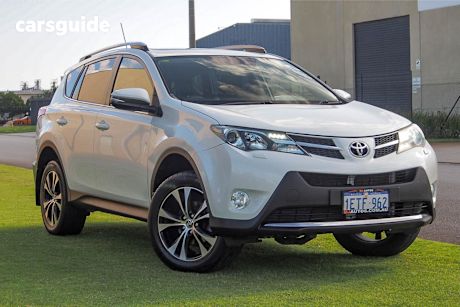 White 2015 Toyota RAV4 Wagon Cruiser (4X4)