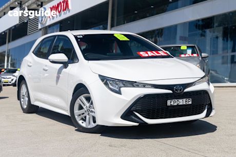 White 2021 Toyota Corolla Hatch ASCENT SPORT F