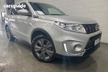 Silver 2024 Suzuki Vitara Wagon Beat