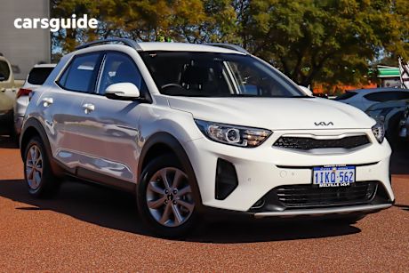 White 2024 Kia Stonic SUV S F