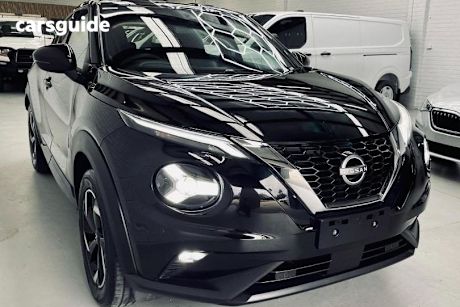 Black 2024 Nissan Juke Hatchback St+