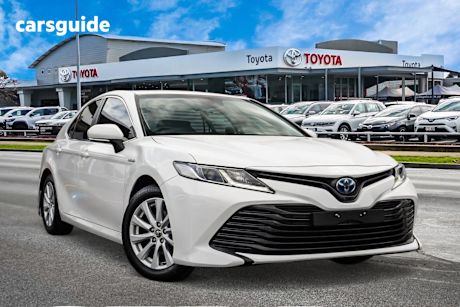 White 2019 Toyota Camry Sedan ASCENT F