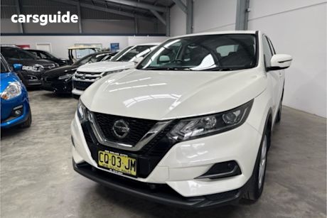 White 2018 Nissan Qashqai Wagon St