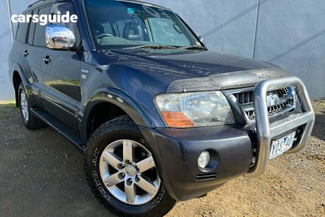 Grey 2005 Mitsubishi Pajero SUV GLS