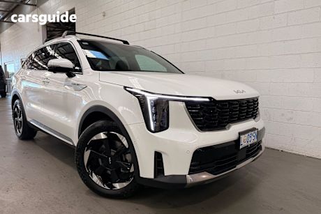 White 2024 Kia Sorento SUV HEV GT-LINE 4X4