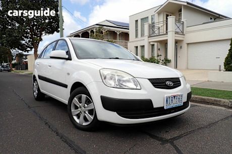 White 2008 Kia RIO Hatch LX