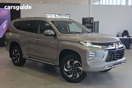 Silver 2025 Mitsubishi Pajero Sport SUV EXCEED 4X4