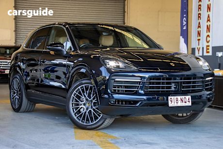 Blue 2019 Porsche Cayenne Wagon