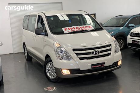 White 2016 Hyundai Imax SUV