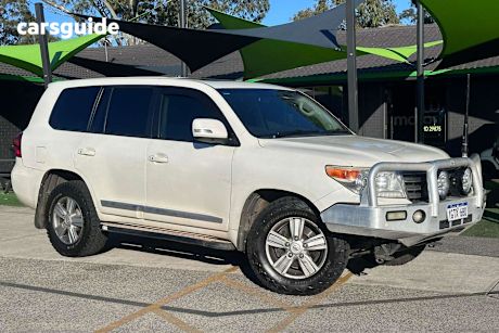 White 2015 Toyota Landcruiser SUV SAHARA 4X4