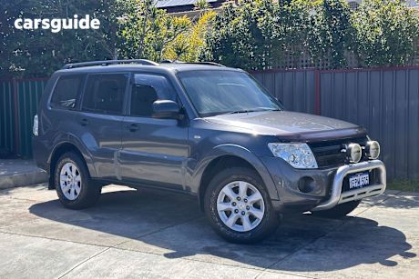 White 2012 Mitsubishi Pajero SUV GLX 4X4