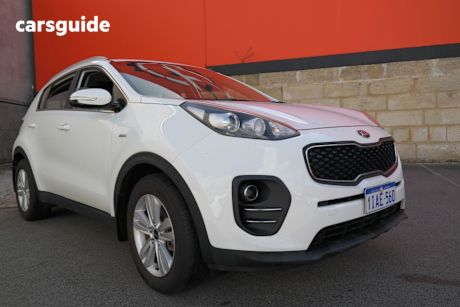 White 2018 Kia Sportage SUV SI 4X4