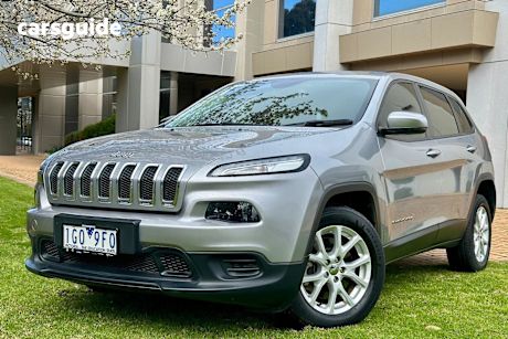 Silver 2016 Jeep Cherokee SUV SPORT F