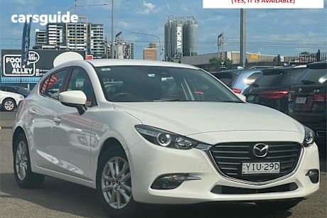 White 2018 Mazda Mazda3 Hatch MAXX SPORT F