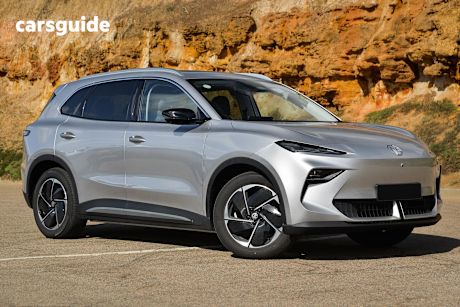 Silver 2025 MG MGS5 EV SUV ESSENCE 62 R