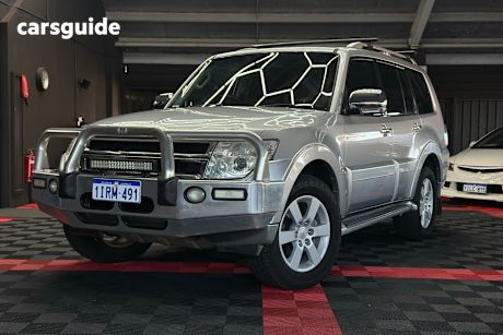 Silver 2011 Mitsubishi Pajero SUV GLX 4X4