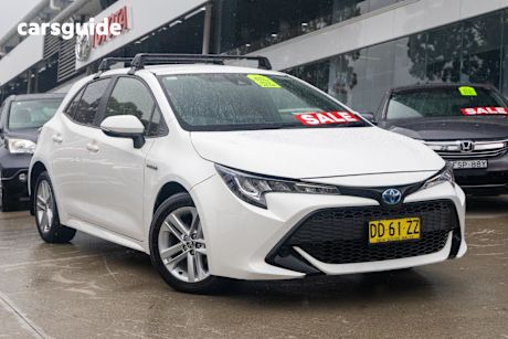White 2020 Toyota Corolla Hatch ASCENT SPORT HYBRID F