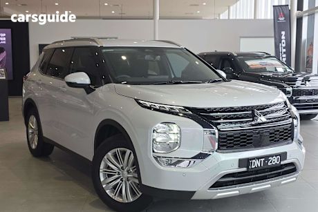 White 2024 Mitsubishi Outlander SUV LS F