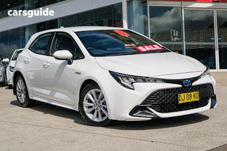 White 2023 Toyota Corolla Hatch ASCENT SPORT HYBRID F