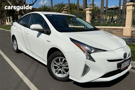 White 2017 Toyota Prius Hatchback Hybrid