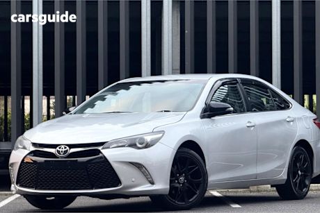 Silver 2017 Toyota Camry Sedan Rz S.E.