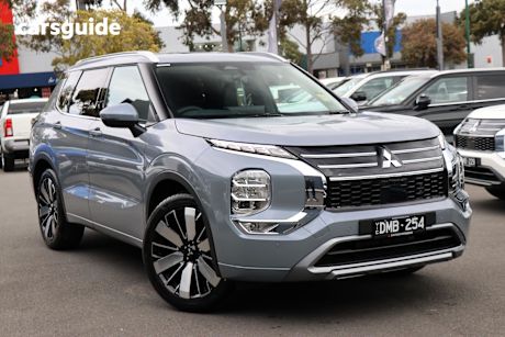 Grey 2025 Mitsubishi Outlander SUV EXCEED 4X4