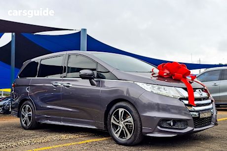 Grey 2015 Honda Odyssey Wagon Vti-L