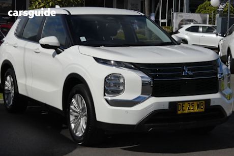 White 2022 Mitsubishi Outlander Wagon Es 7 Seat (2Wd)