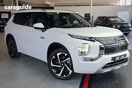 White 2025 Mitsubishi Outlander SUV PHEV EXCEED 4X4