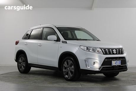 White 2024 Suzuki Vitara SUV F