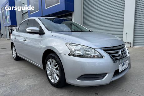 Silver 2015 Nissan Pulsar Sedan ST F