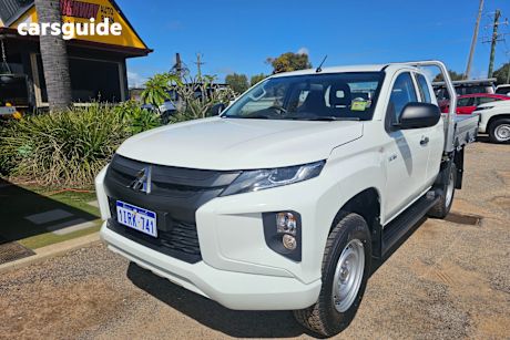 White 2024 Mitsubishi Triton Club Cab Chassis Glx (4X4)
