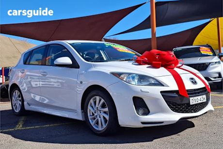 White 2011 Mazda Mazda3 Hatch SP20 SKYACTIV F