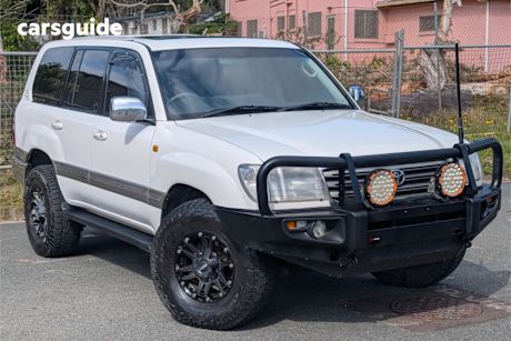 White 2005 Toyota Landcruiser SUV SAHARA 4X4