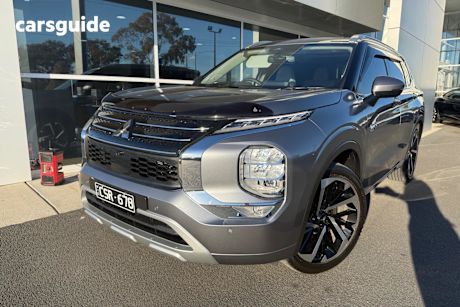 Silver 2023 Mitsubishi Outlander SUV PHEV EXCEED 4X4