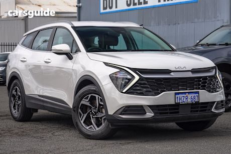 White 2023 Kia Sportage SUV S F